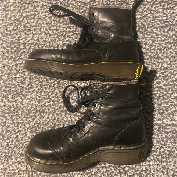 Dr. Martens Men’s Size 7 vintage Black Leather 8” high Boots! - Picture 3 of 10